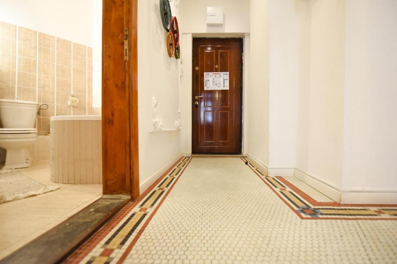 Vintage Elegance, Modern Comfort: 1Br Apartment Overlooking Calea Victoriei Bucarest Extérieur photo