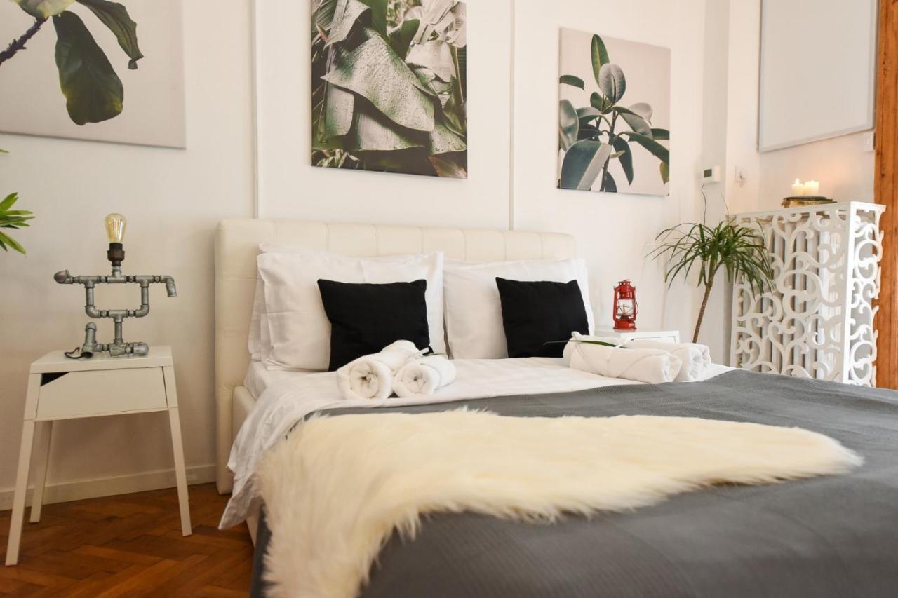 Vintage Elegance, Modern Comfort: 1Br Apartment Overlooking Calea Victoriei Bucarest Extérieur photo