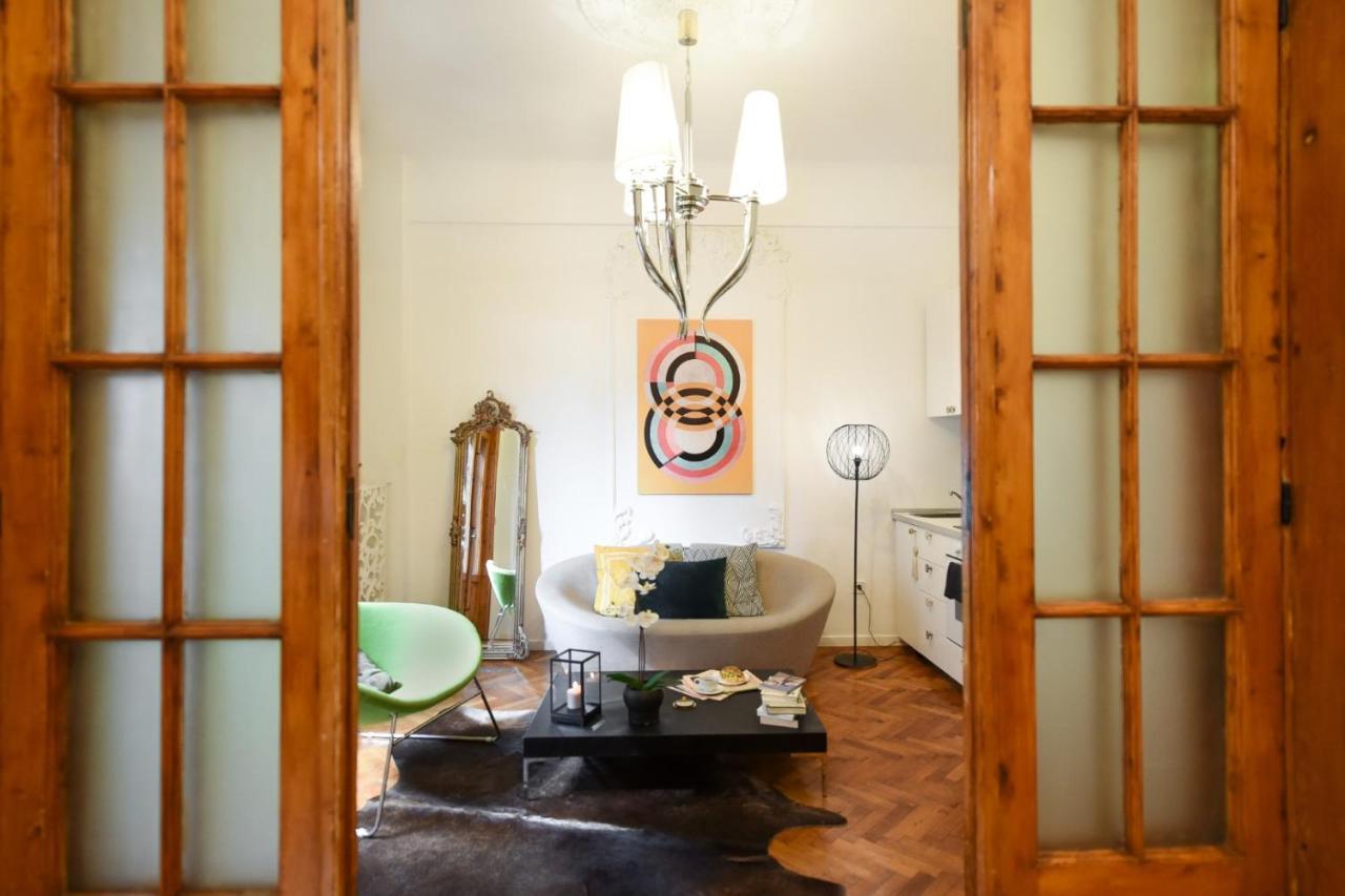 Vintage Elegance, Modern Comfort: 1Br Apartment Overlooking Calea Victoriei Bucarest Extérieur photo