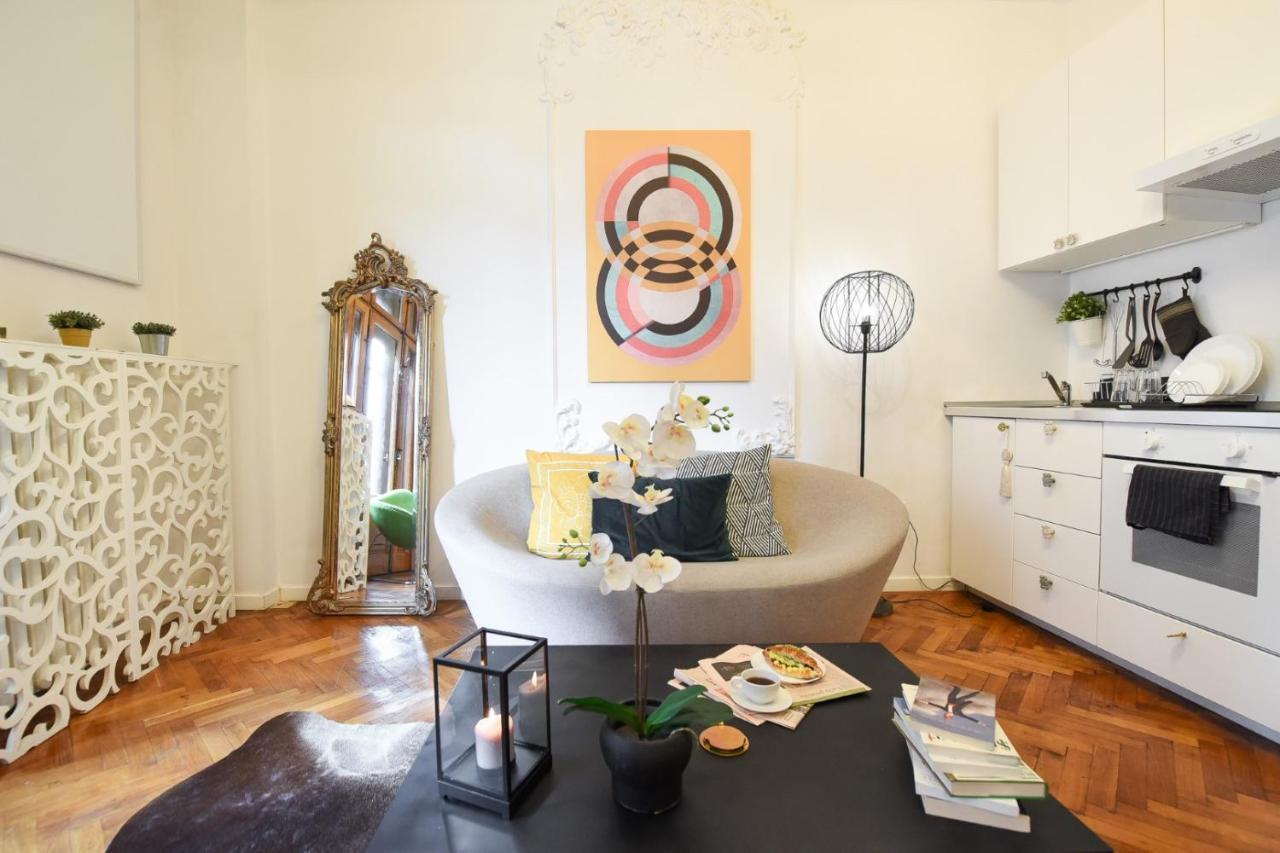 Vintage Elegance, Modern Comfort: 1Br Apartment Overlooking Calea Victoriei Bucarest Extérieur photo