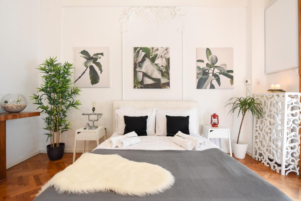 Vintage Elegance, Modern Comfort: 1Br Apartment Overlooking Calea Victoriei Bucarest Extérieur photo