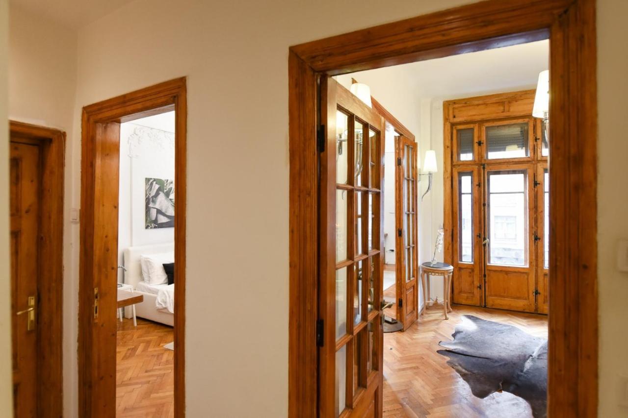 Vintage Elegance, Modern Comfort: 1Br Apartment Overlooking Calea Victoriei Bucarest Extérieur photo